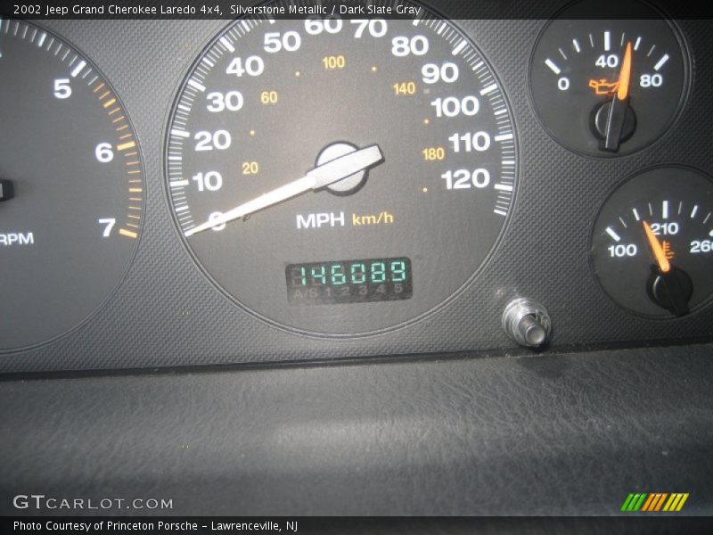 Silverstone Metallic / Dark Slate Gray 2002 Jeep Grand Cherokee Laredo 4x4