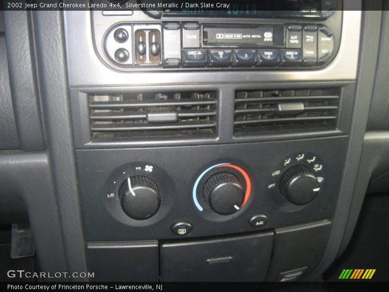 Silverstone Metallic / Dark Slate Gray 2002 Jeep Grand Cherokee Laredo 4x4