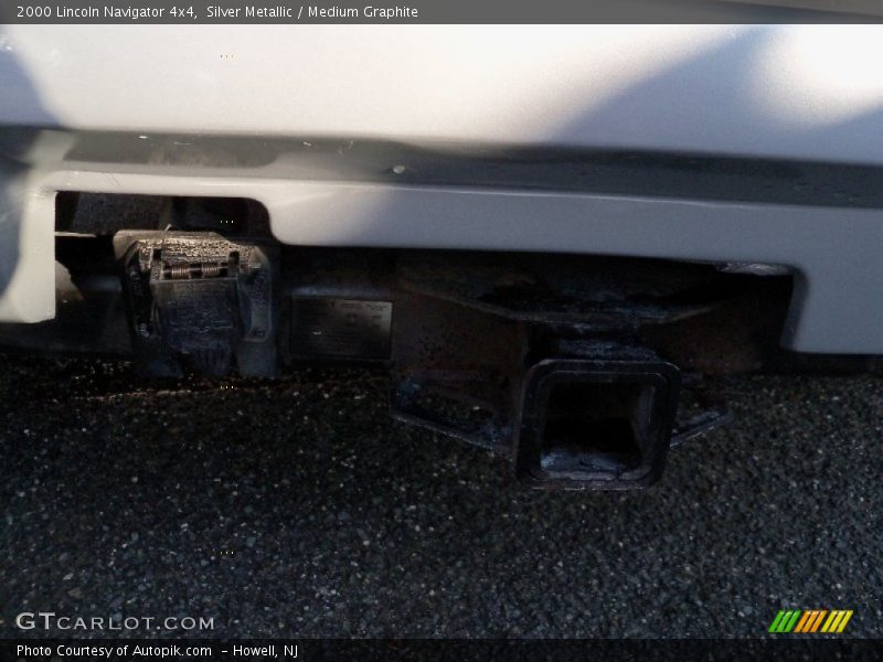 Silver Metallic / Medium Graphite 2000 Lincoln Navigator 4x4