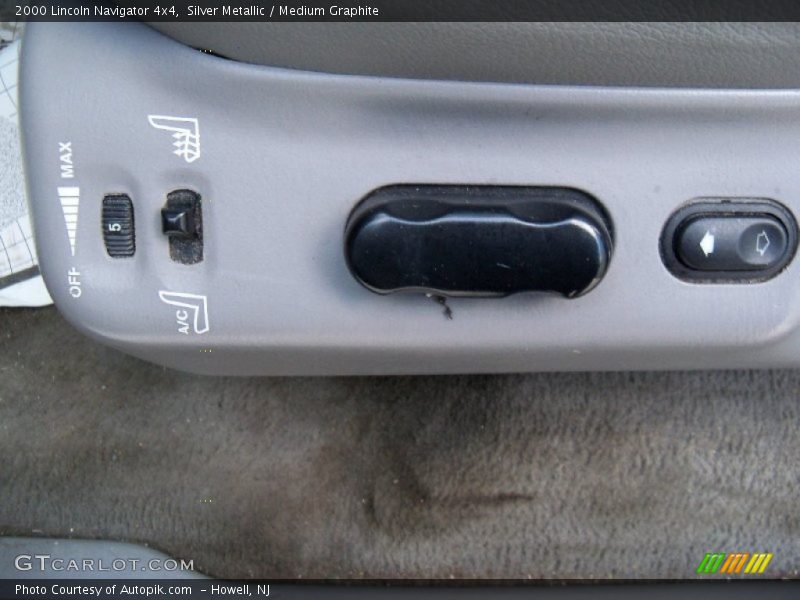 Silver Metallic / Medium Graphite 2000 Lincoln Navigator 4x4
