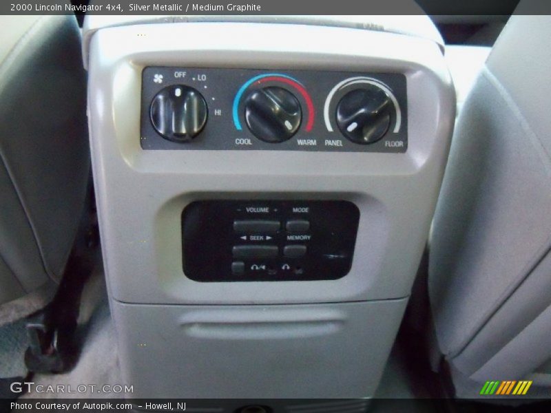 Silver Metallic / Medium Graphite 2000 Lincoln Navigator 4x4