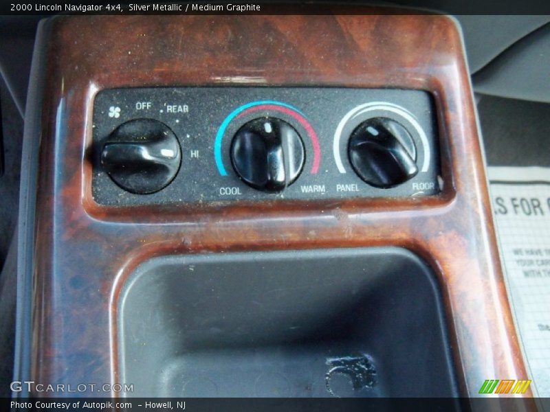 Silver Metallic / Medium Graphite 2000 Lincoln Navigator 4x4