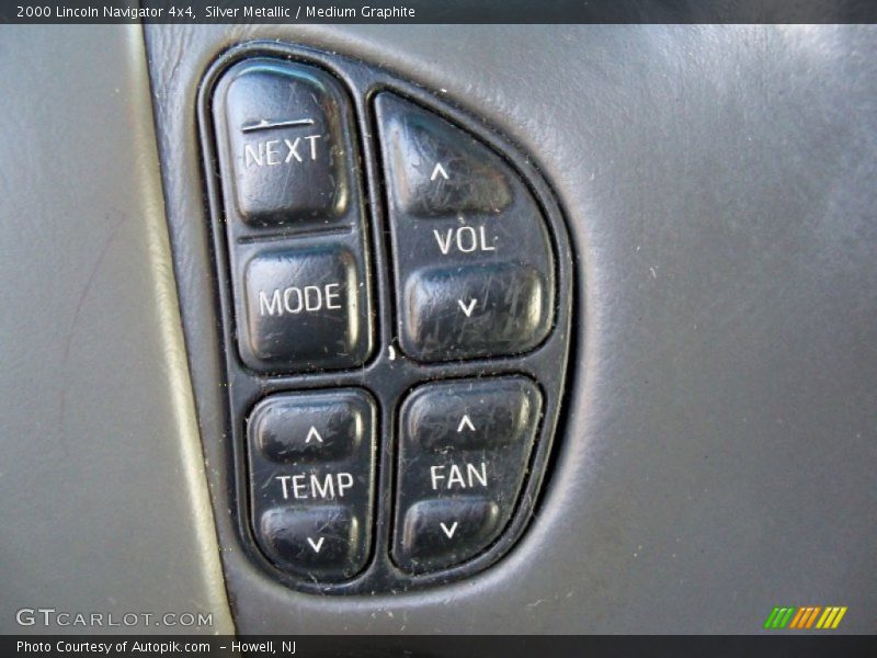 Silver Metallic / Medium Graphite 2000 Lincoln Navigator 4x4