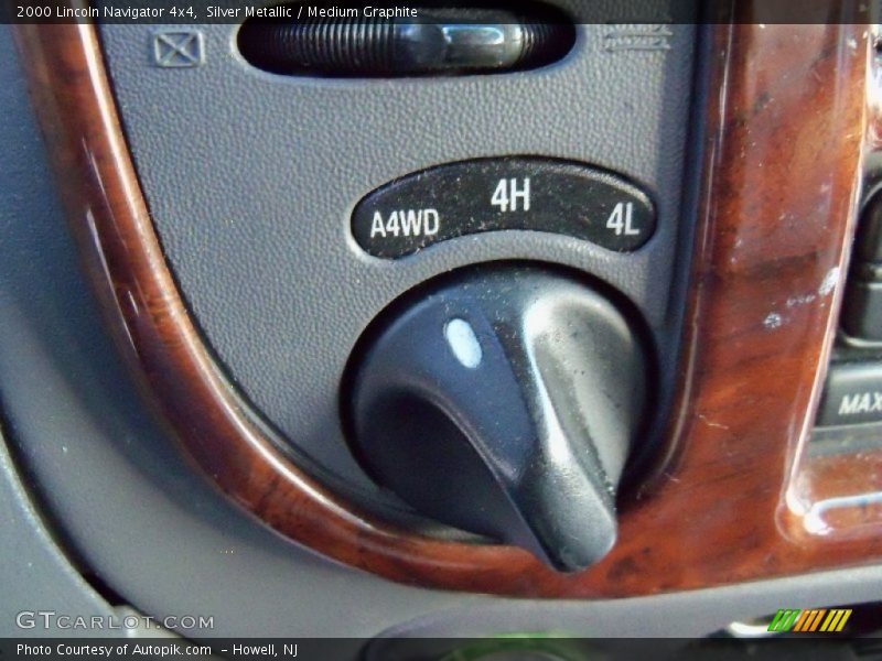 Silver Metallic / Medium Graphite 2000 Lincoln Navigator 4x4