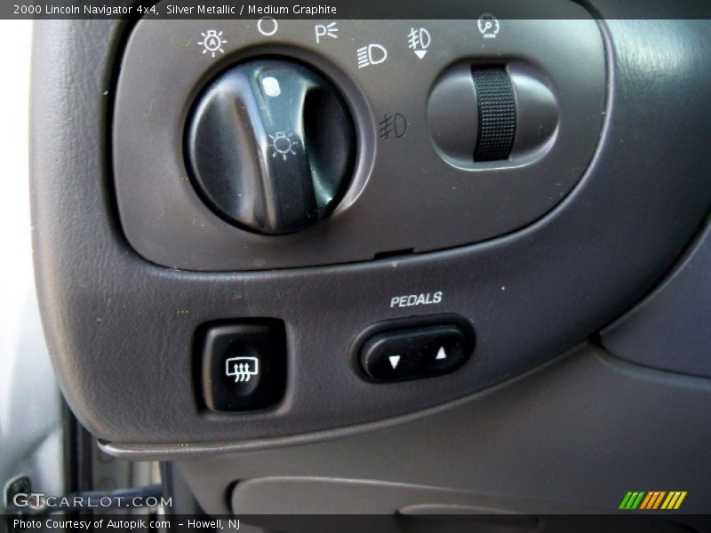 Silver Metallic / Medium Graphite 2000 Lincoln Navigator 4x4