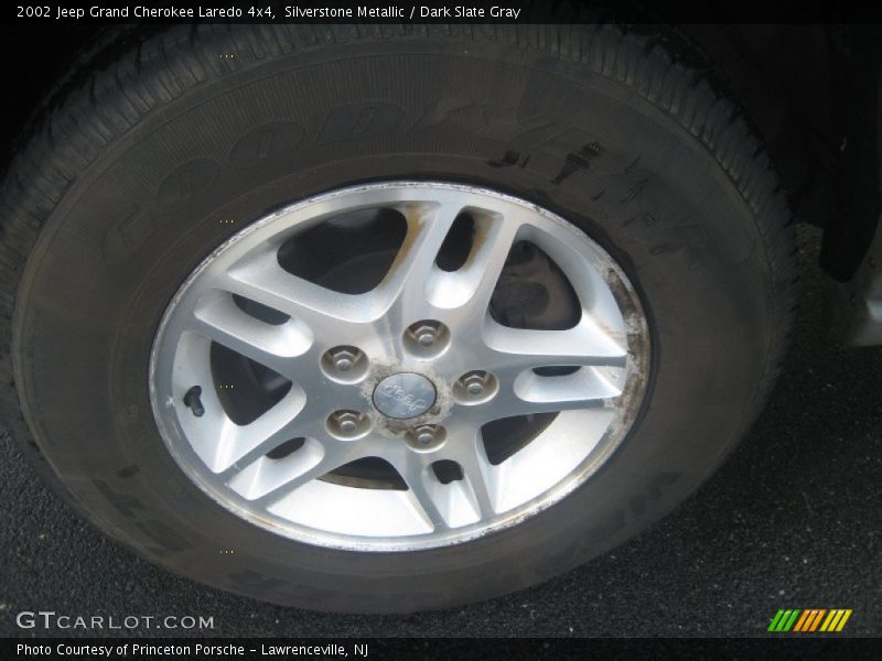 Silverstone Metallic / Dark Slate Gray 2002 Jeep Grand Cherokee Laredo 4x4