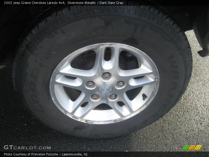 Silverstone Metallic / Dark Slate Gray 2002 Jeep Grand Cherokee Laredo 4x4