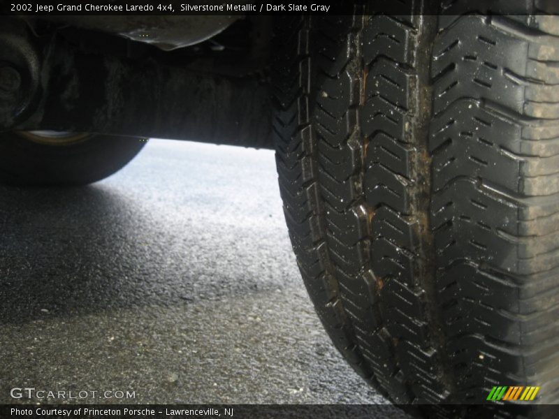 Silverstone Metallic / Dark Slate Gray 2002 Jeep Grand Cherokee Laredo 4x4