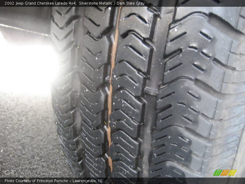 Silverstone Metallic / Dark Slate Gray 2002 Jeep Grand Cherokee Laredo 4x4