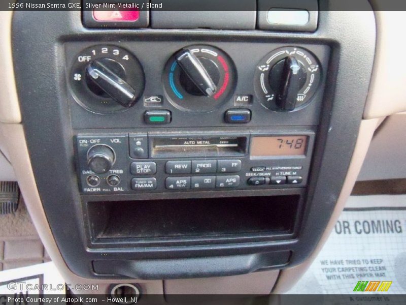 Silver Mint Metallic / Blond 1996 Nissan Sentra GXE