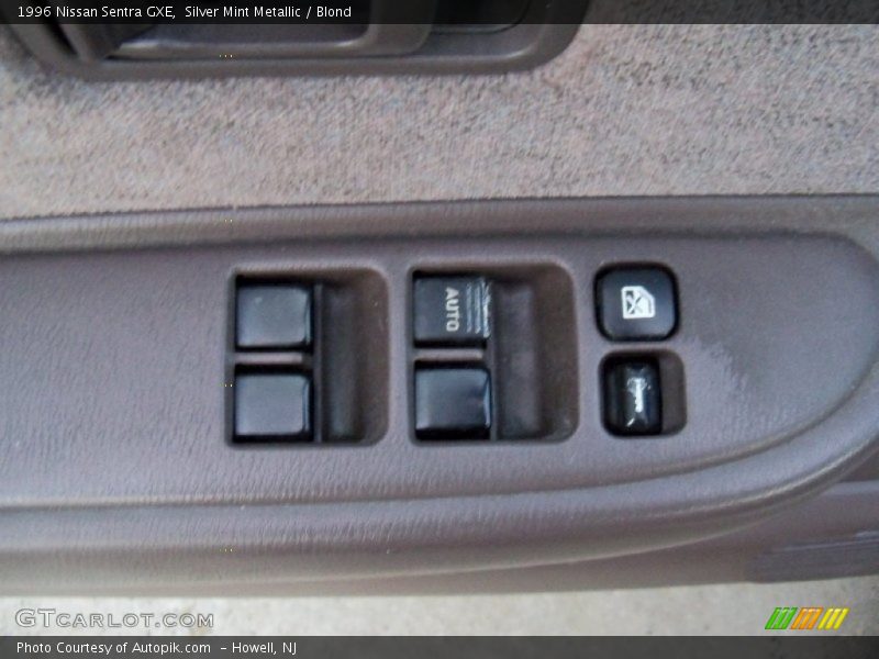 Silver Mint Metallic / Blond 1996 Nissan Sentra GXE