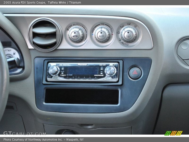 Controls of 2003 RSX Sports Coupe