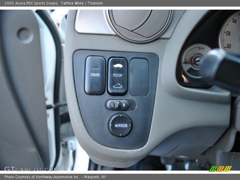 Controls of 2003 RSX Sports Coupe