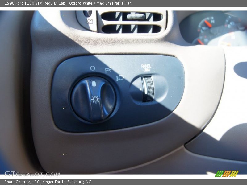 Oxford White / Medium Prairie Tan 1998 Ford F150 STX Regular Cab