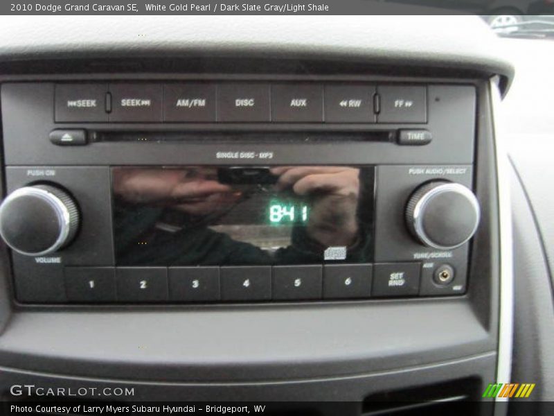 White Gold Pearl / Dark Slate Gray/Light Shale 2010 Dodge Grand Caravan SE