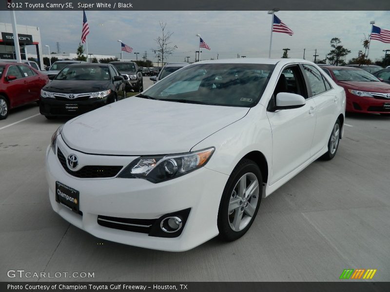 Super White / Black 2012 Toyota Camry SE