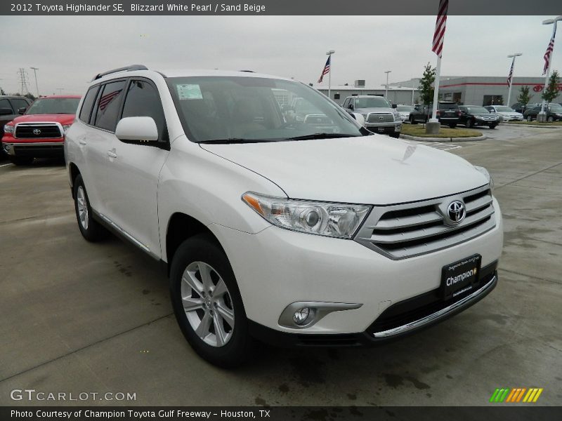 Blizzard White Pearl / Sand Beige 2012 Toyota Highlander SE