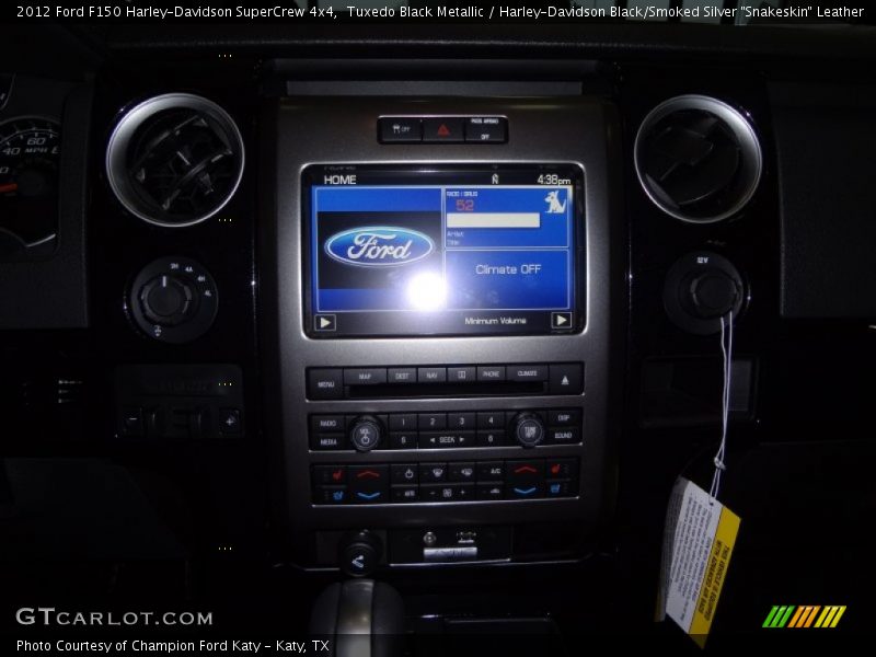 Tuxedo Black Metallic / Harley-Davidson Black/Smoked Silver 