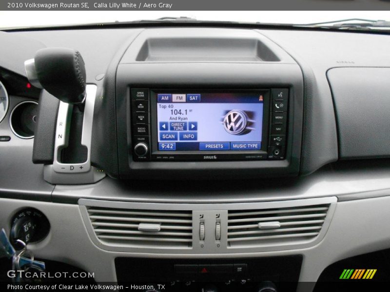 Calla Lilly White / Aero Gray 2010 Volkswagen Routan SE