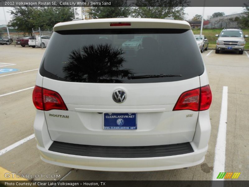 Calla Lily White / Sierra Sand 2012 Volkswagen Routan SE