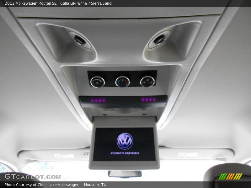 Calla Lily White / Sierra Sand 2012 Volkswagen Routan SE