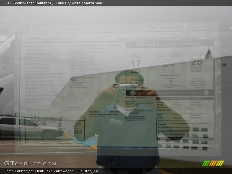 Calla Lily White / Sierra Sand 2012 Volkswagen Routan SE
