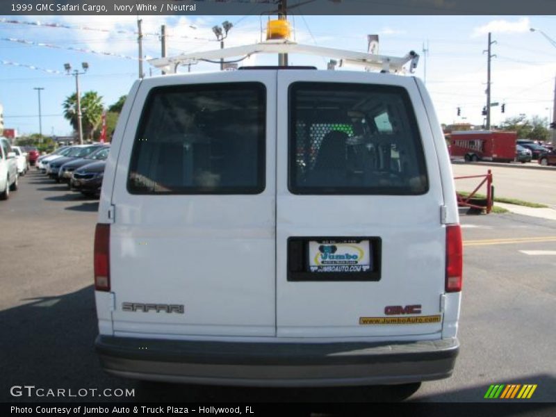 Ivory White / Neutral 1999 GMC Safari Cargo