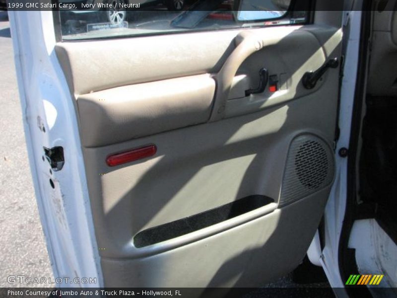 Ivory White / Neutral 1999 GMC Safari Cargo