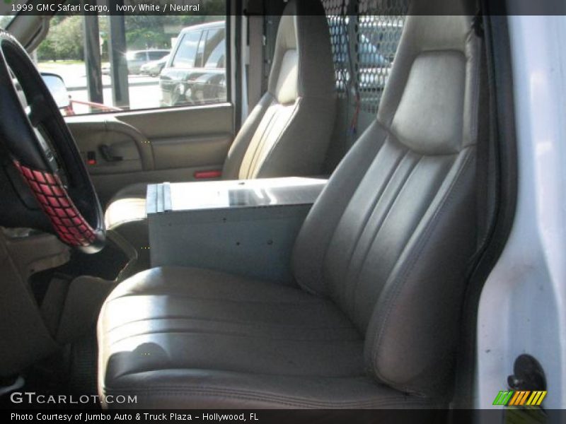 Ivory White / Neutral 1999 GMC Safari Cargo