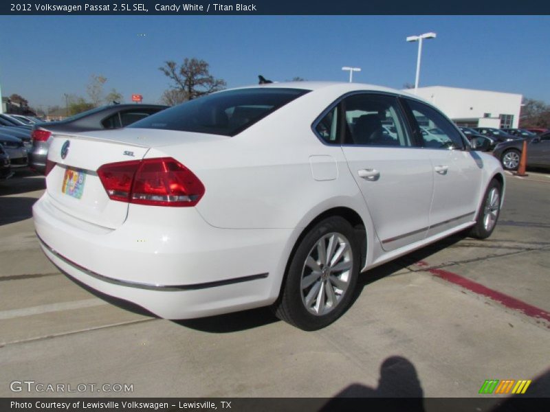 Candy White / Titan Black 2012 Volkswagen Passat 2.5L SEL