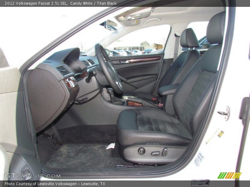 Candy White / Titan Black 2012 Volkswagen Passat 2.5L SEL