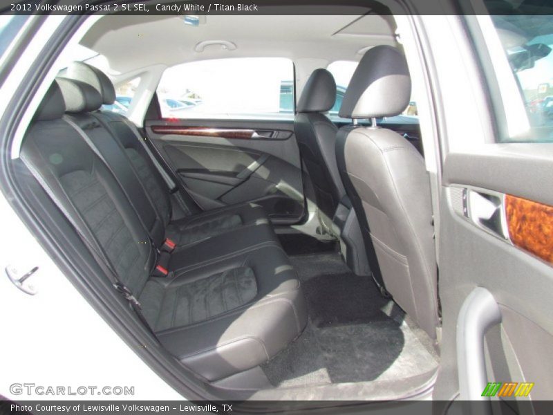Candy White / Titan Black 2012 Volkswagen Passat 2.5L SEL