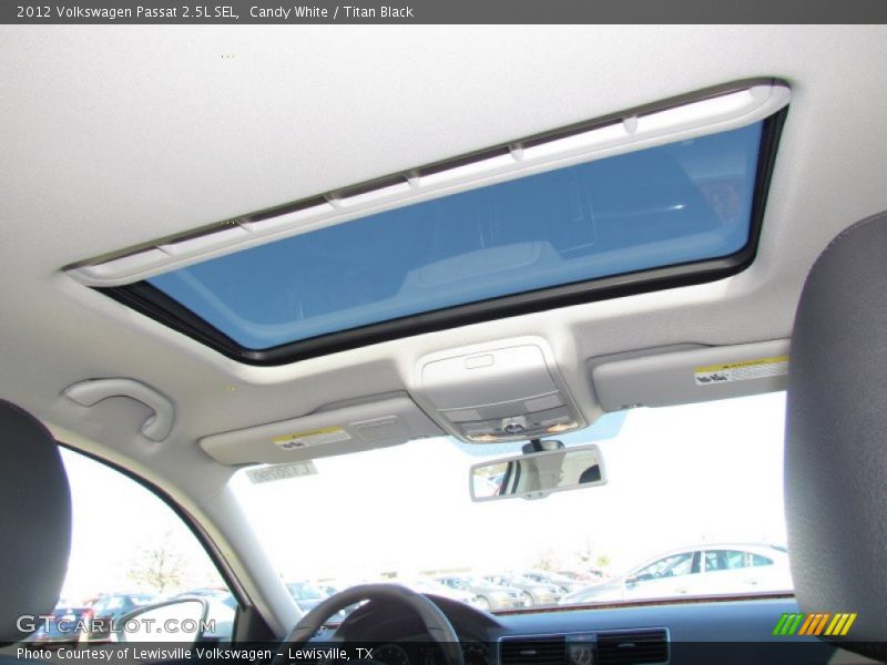 Candy White / Titan Black 2012 Volkswagen Passat 2.5L SEL