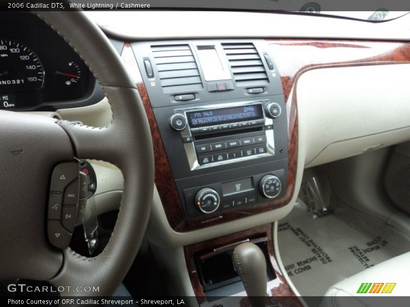 White Lightning / Cashmere 2006 Cadillac DTS