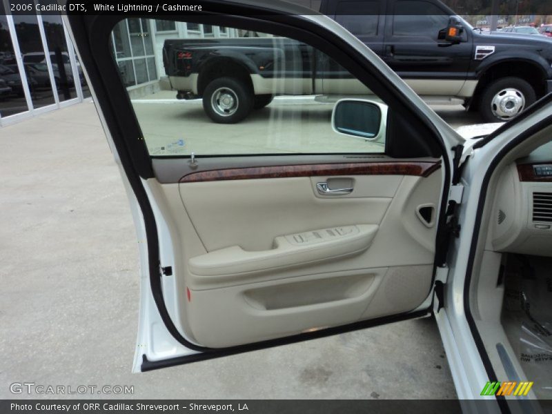 White Lightning / Cashmere 2006 Cadillac DTS