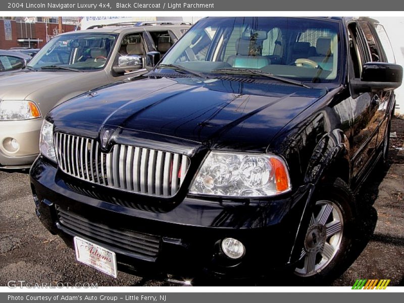 Black Clearcoat / Light Parchment 2004 Lincoln Navigator Luxury 4x4