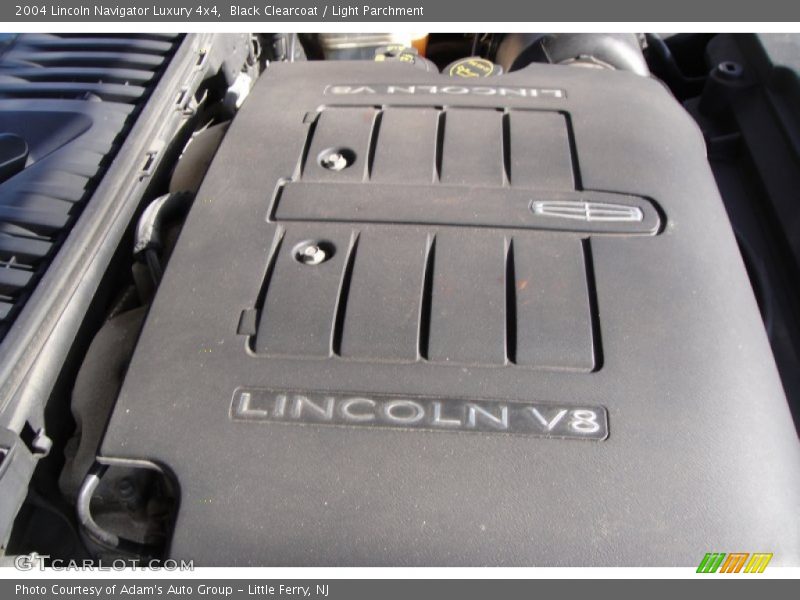 Black Clearcoat / Light Parchment 2004 Lincoln Navigator Luxury 4x4