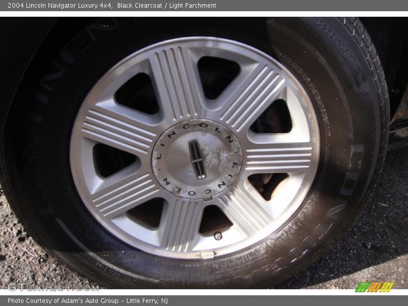 Black Clearcoat / Light Parchment 2004 Lincoln Navigator Luxury 4x4