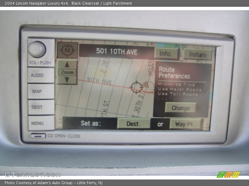 Black Clearcoat / Light Parchment 2004 Lincoln Navigator Luxury 4x4