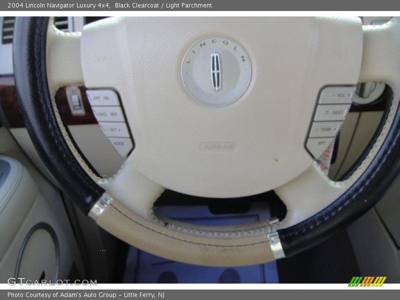 Black Clearcoat / Light Parchment 2004 Lincoln Navigator Luxury 4x4