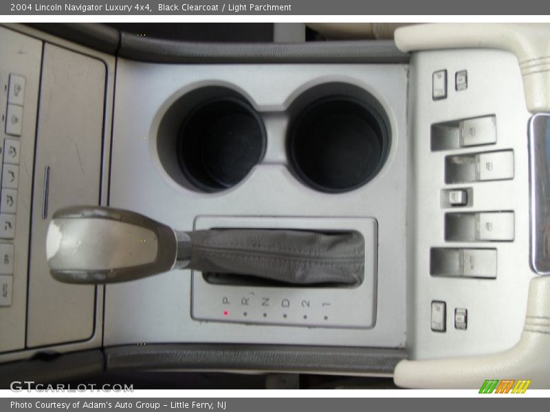 Black Clearcoat / Light Parchment 2004 Lincoln Navigator Luxury 4x4