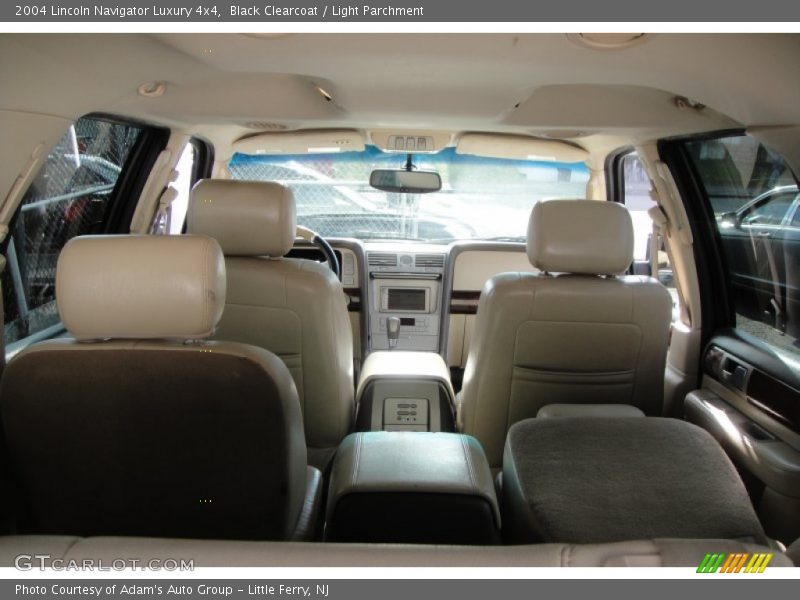 Black Clearcoat / Light Parchment 2004 Lincoln Navigator Luxury 4x4