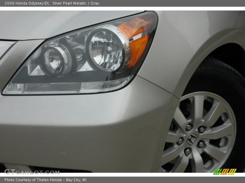 Silver Pearl Metallic / Gray 2009 Honda Odyssey EX