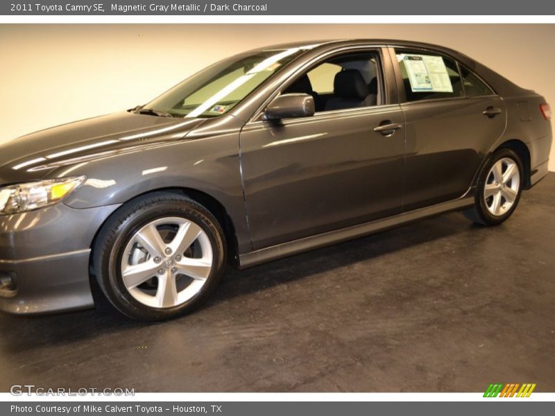 Magnetic Gray Metallic / Dark Charcoal 2011 Toyota Camry SE