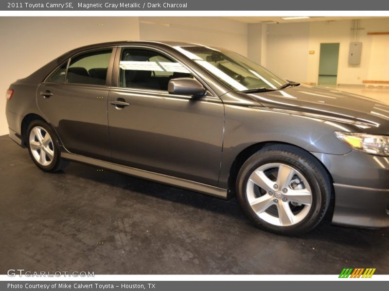 Magnetic Gray Metallic / Dark Charcoal 2011 Toyota Camry SE