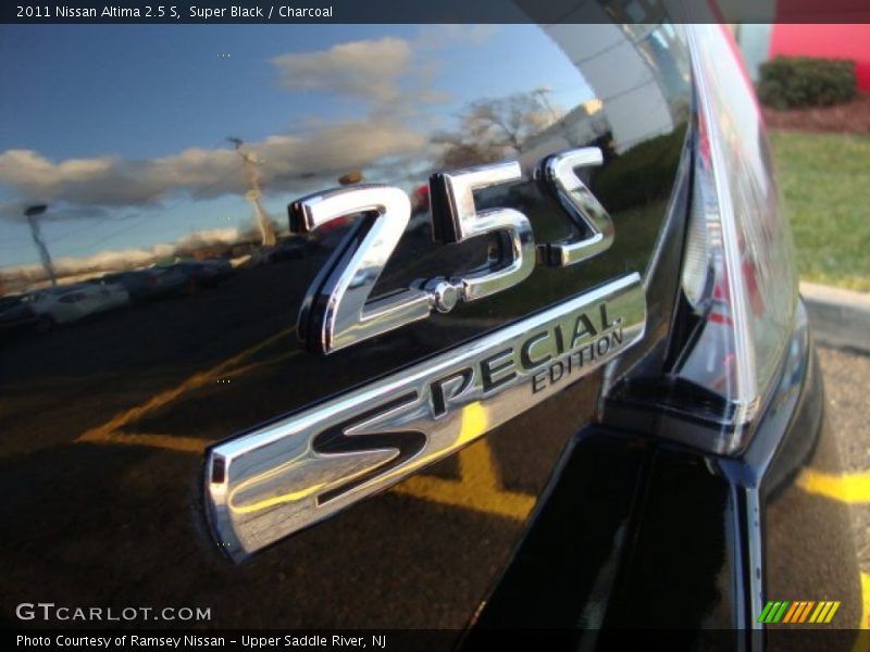 Super Black / Charcoal 2011 Nissan Altima 2.5 S
