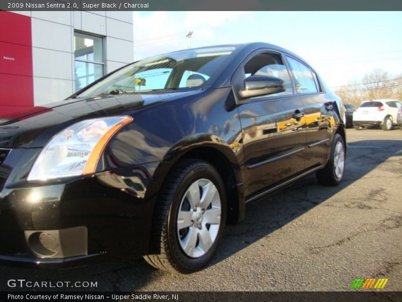 Super Black / Charcoal 2009 Nissan Sentra 2.0