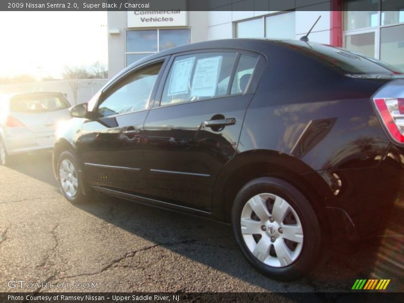 Super Black / Charcoal 2009 Nissan Sentra 2.0
