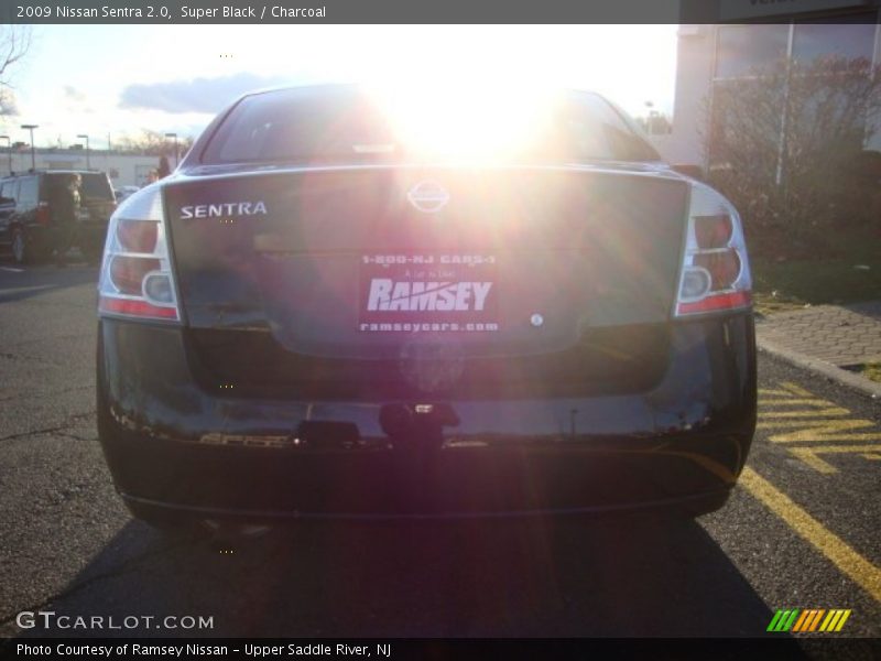 Super Black / Charcoal 2009 Nissan Sentra 2.0