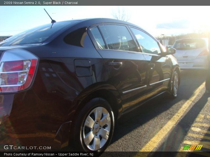 Super Black / Charcoal 2009 Nissan Sentra 2.0